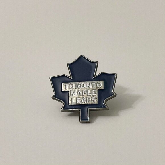 Toronto Maple Leafs Pin NHL Hockey Pinback - Picture 3 of 8